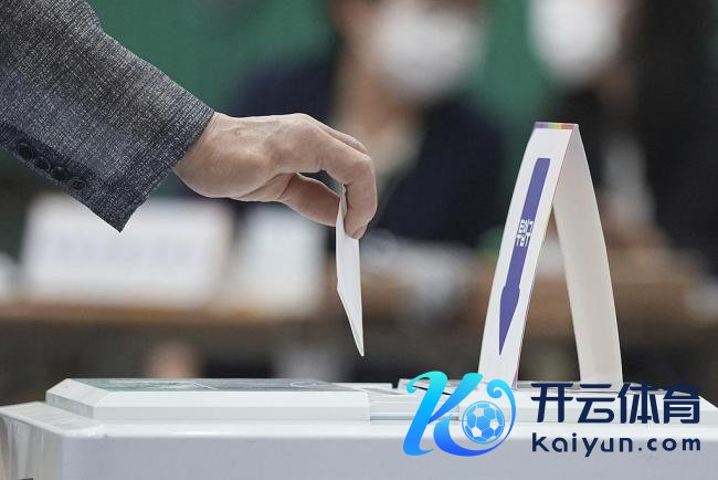 韩国大选投票率已超60% 选民温雅高潮